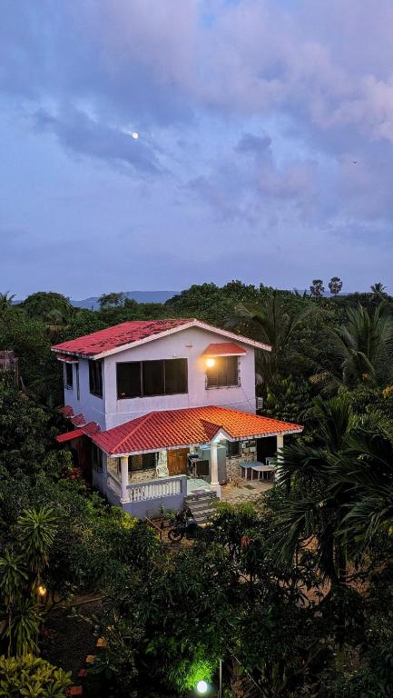 3BHK Casa Athavan with Shared Pool 10 mins Awas Beach