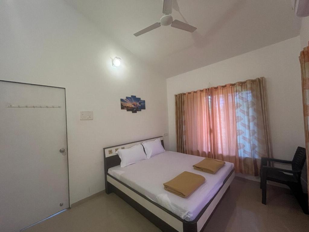 3BHK Casa Athavan with Shared Pool 10 mins Awas Beach