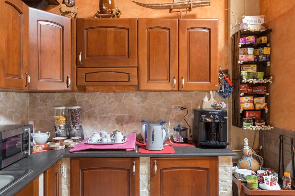 A kitchen or kitchenette at Affittacamere Shardana