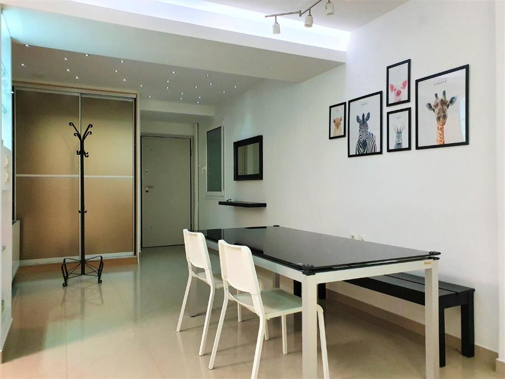 Downtown Living Central 2BR Free Private Parking
