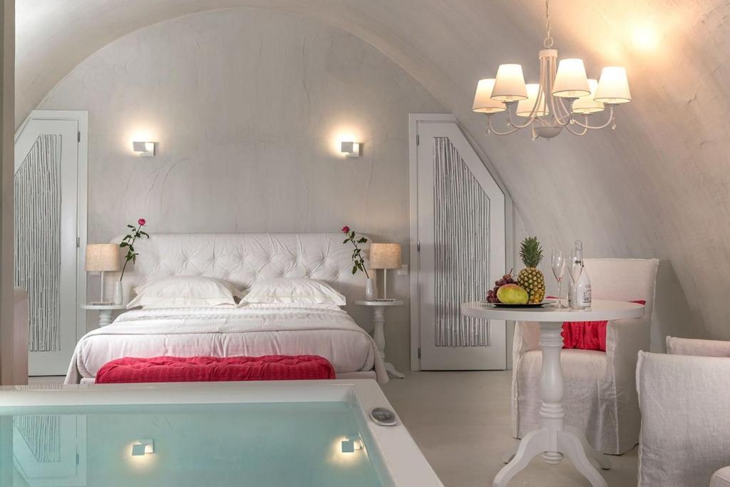 Magical Blu Honeymoon Suite With Indoor Heated Jacuzzi