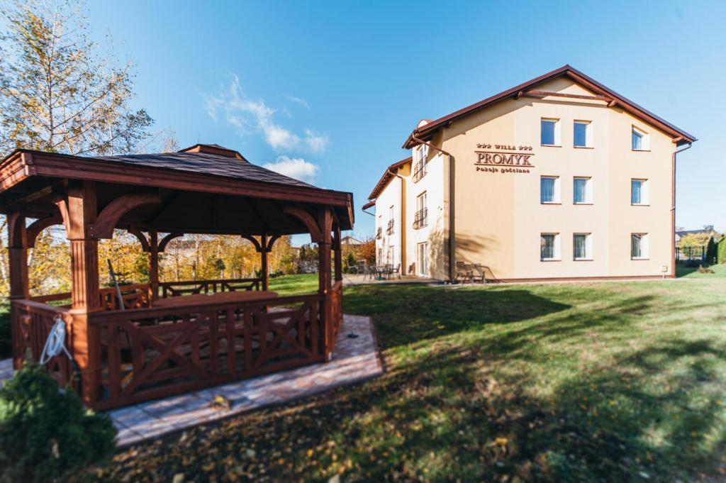 Budova, v ktorej sa vila nachádza
