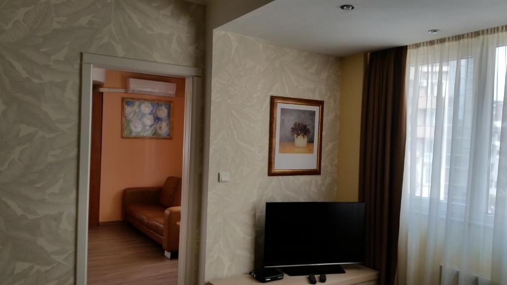 TV a/nebo společenská místnost v ubytování Apartments Carrera