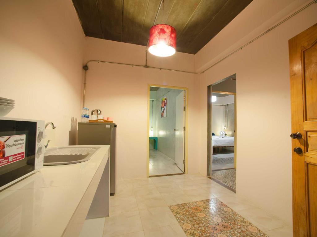 Kuchyň nebo kuchyňský kout v ubytování Baan Chokdee Pai Resort