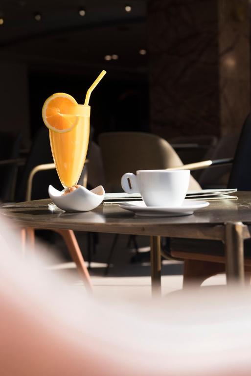 Příslušenství pro přípravu čaje a kávy v ubytování Mistral Hotel