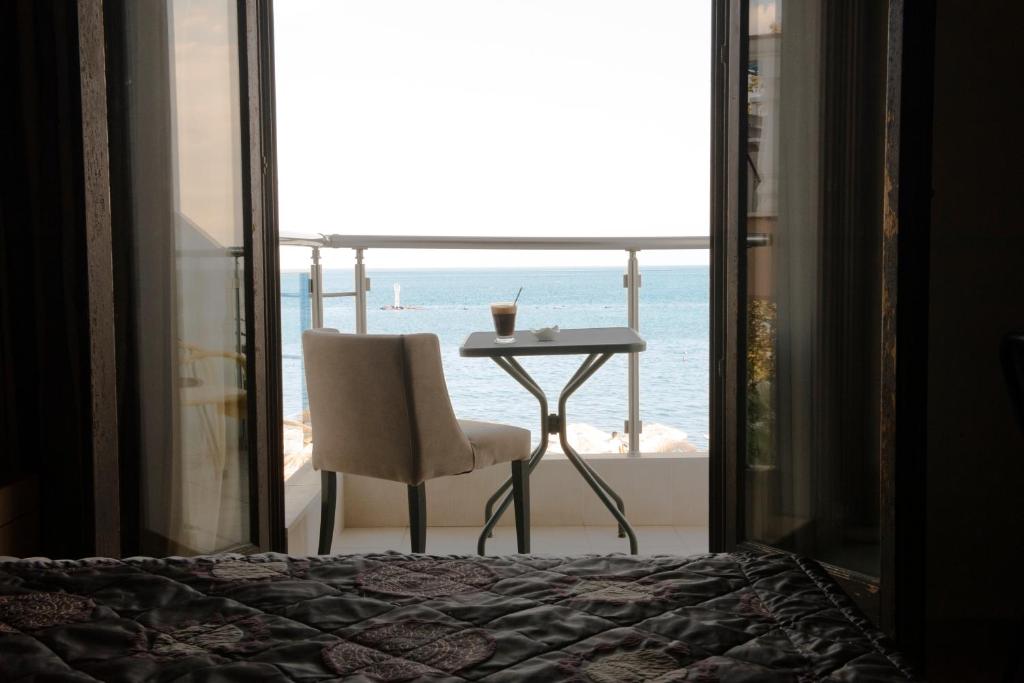 Nespecifikovaný výhled na moře nebo výhled na moře při pohledu z hotelu