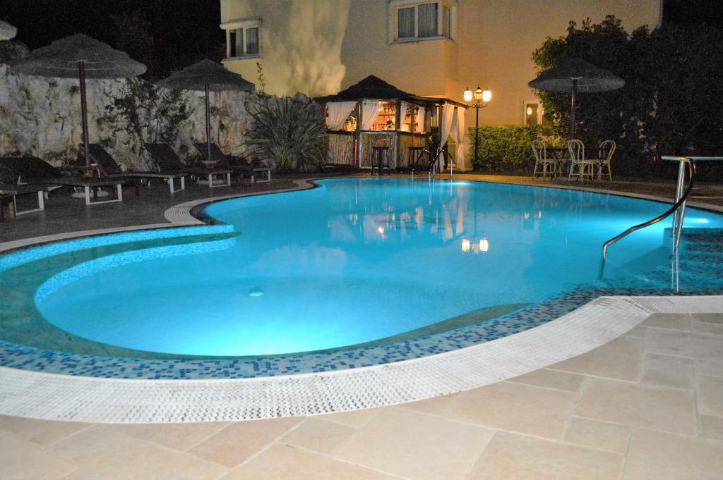 Bazén v ubytování Semiramide Palace Hotel nebo v jeho okolí