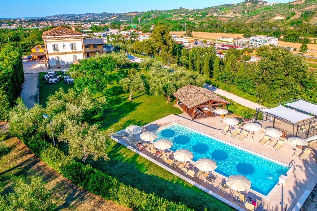 an aerial view of a villa with a swimming pool at Il Casino di Remartello in Loreto Aprutino