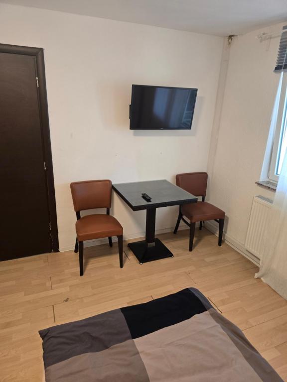 Monteurzimmer deSoL - Standard Double Room With Shared Bathroom