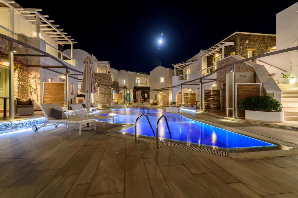 Bazén v ubytování La Mer Deluxe Hotel & Spa nebo v jeho okolí