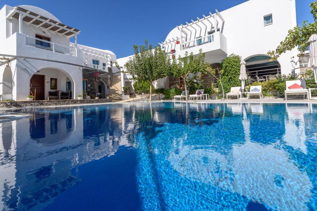 Bazén v ubytování La Mer Deluxe Hotel & Spa nebo v jeho okolí