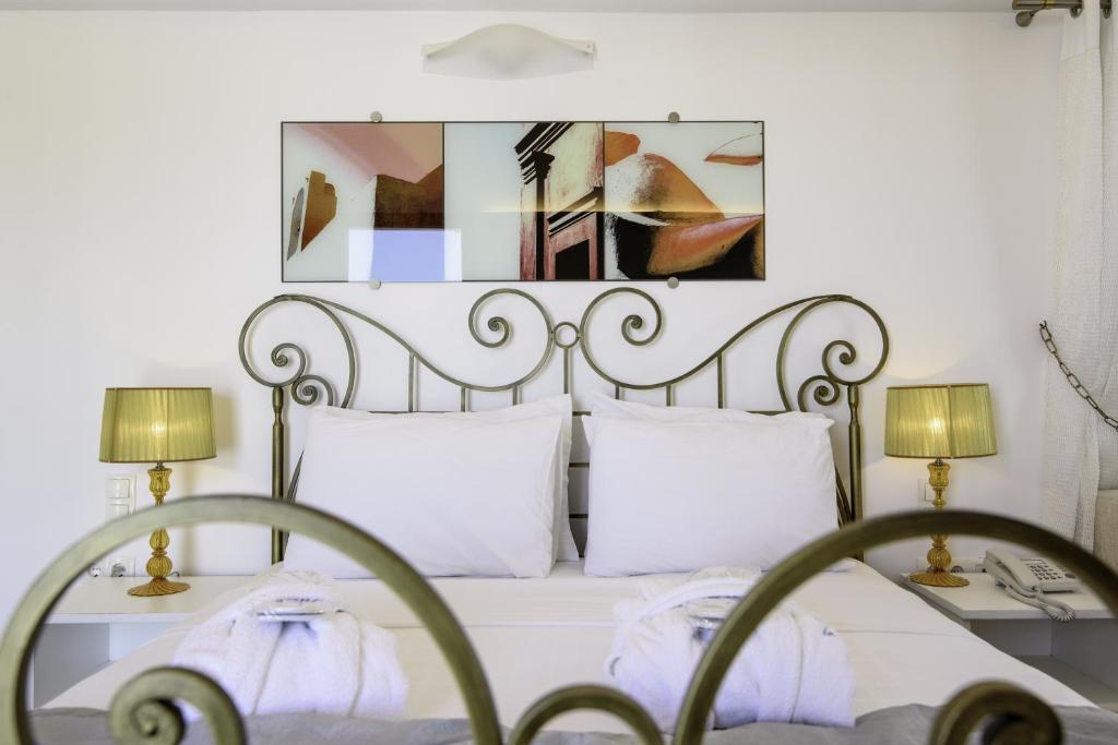 Postel nebo postele na pokoji v ubytování La Mer Deluxe Hotel & Spa