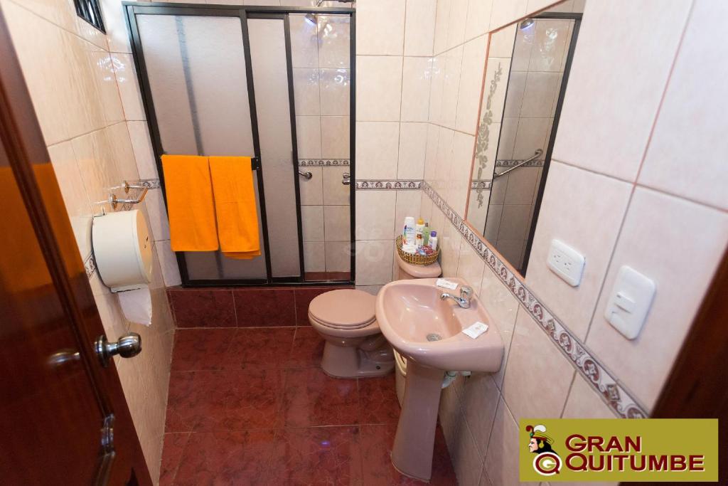 Koupelna v ubytování Hotel Gran Quitumbe