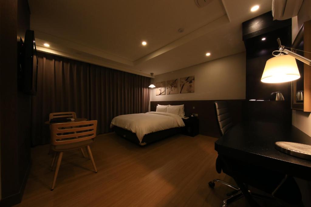Kobos Hotel - Deluxe Double Room