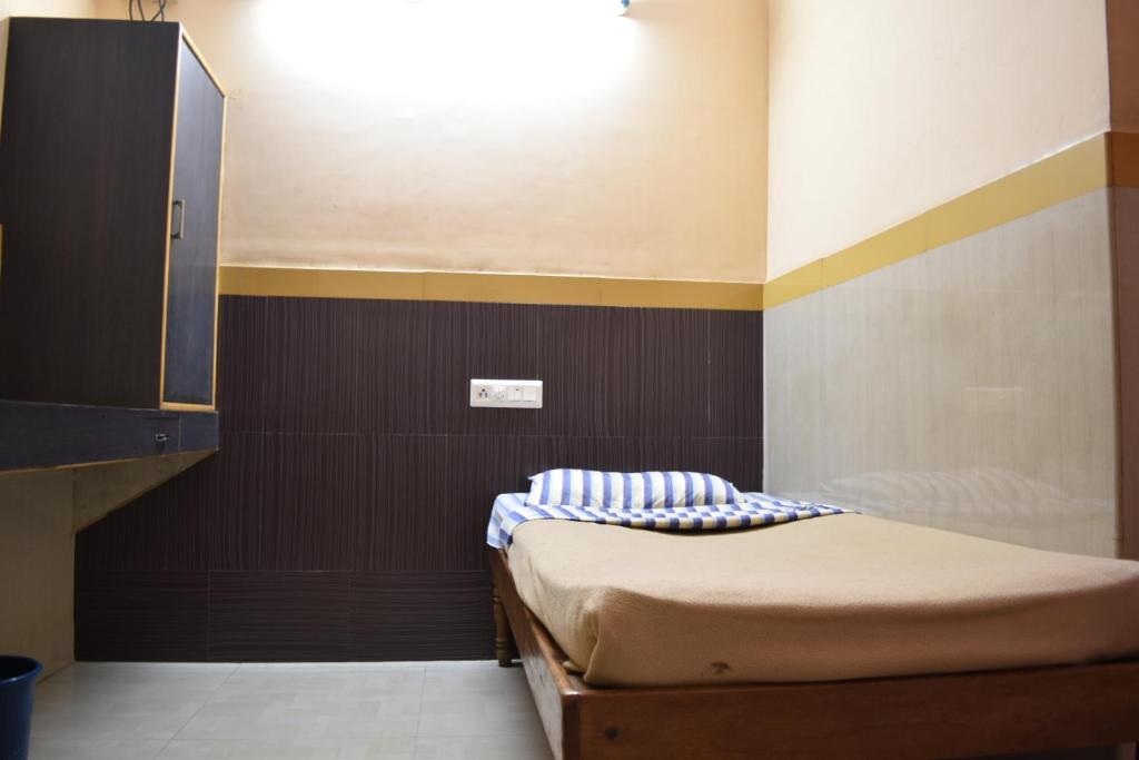 Hotel Abhiruchi Lodging - Single Room