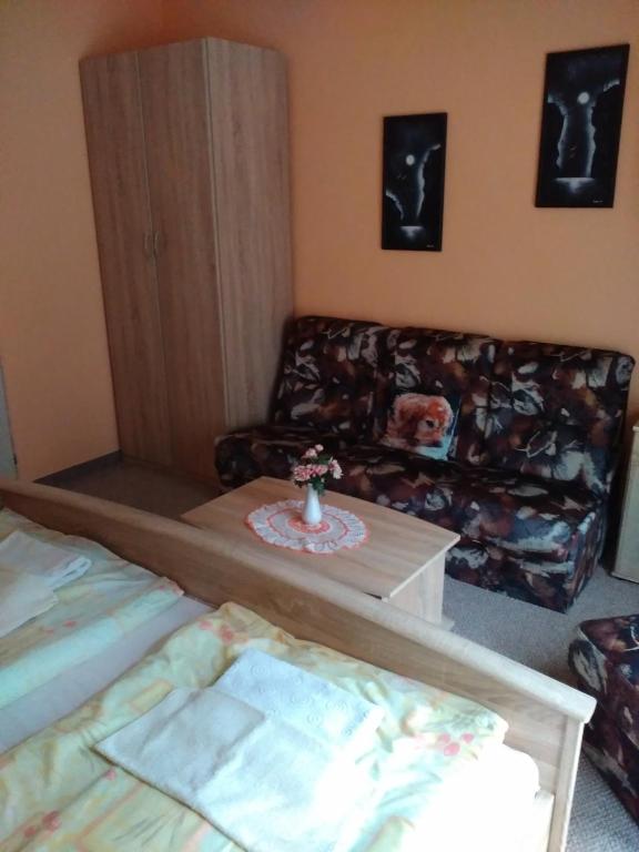 Łóżko lub łóżka w pokoju w obiekcie Restaurace a pension První Mlýn Chomutov