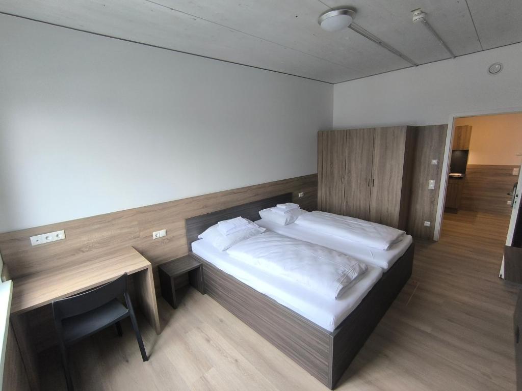 a room with a bed and a desk in it at A2 Hotel Memmingen - SELF-CHECK-IN in Memmingen