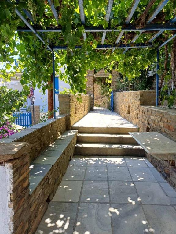 Aperanto House in Arnados, Tinos