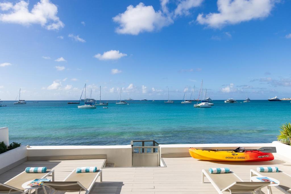 Aqualina Beach Club