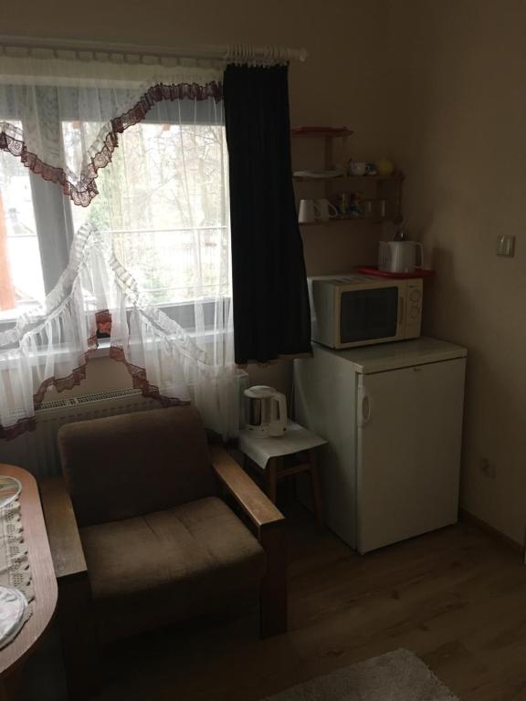 Kuchyňa alebo kuchynka v ubytovaní Pokoje Gościnne Koralik