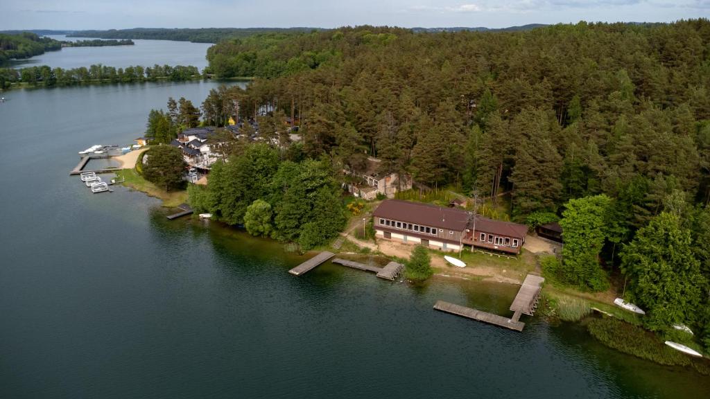 an aerial view of a house on an island in the water at Domki Sosnówka-Kaszuby in Zgorzałe
