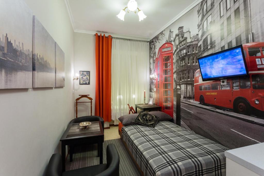 A television and/or entertainment centre at Minihotel Metro - Admiralteiskaya
