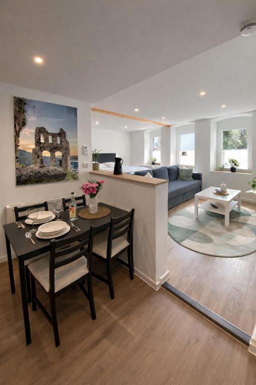 a kitchen and living room with a table and chairs at Fewo Catlen in Traben-Trarbach