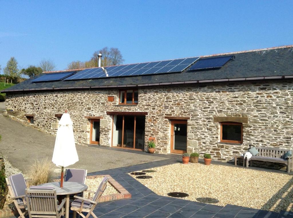 a house with solar panels on the roof at The Vineyard in Fowey