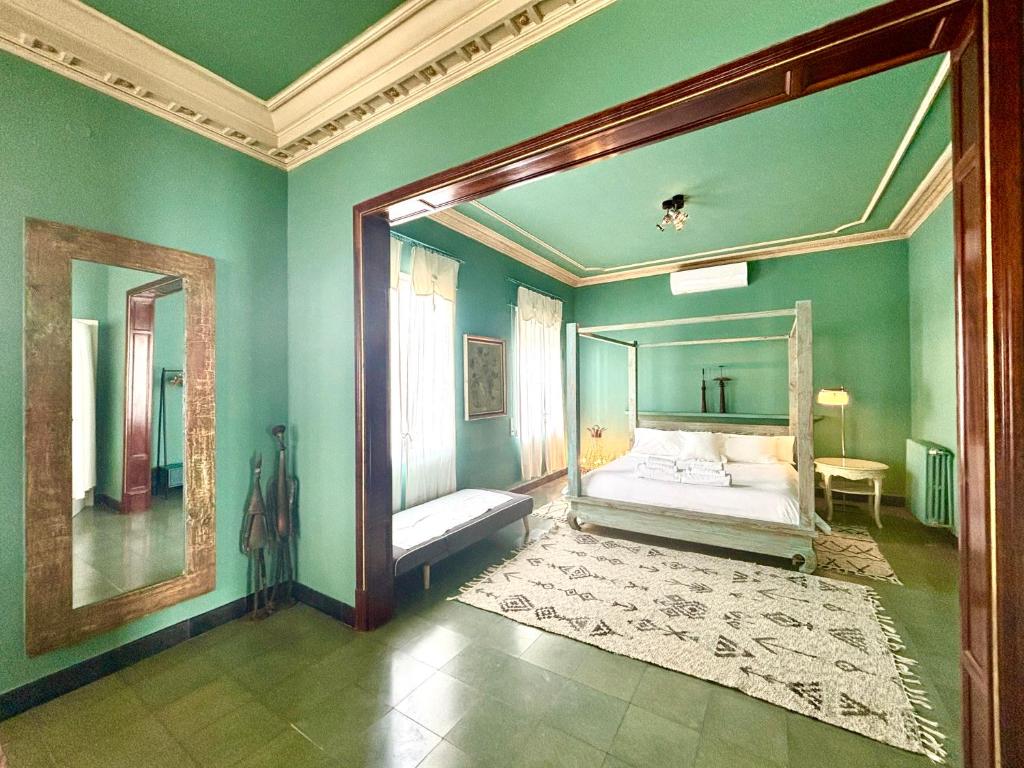 a bedroom with a bed with a large mirror at Carmen Guillemot in Alcanar