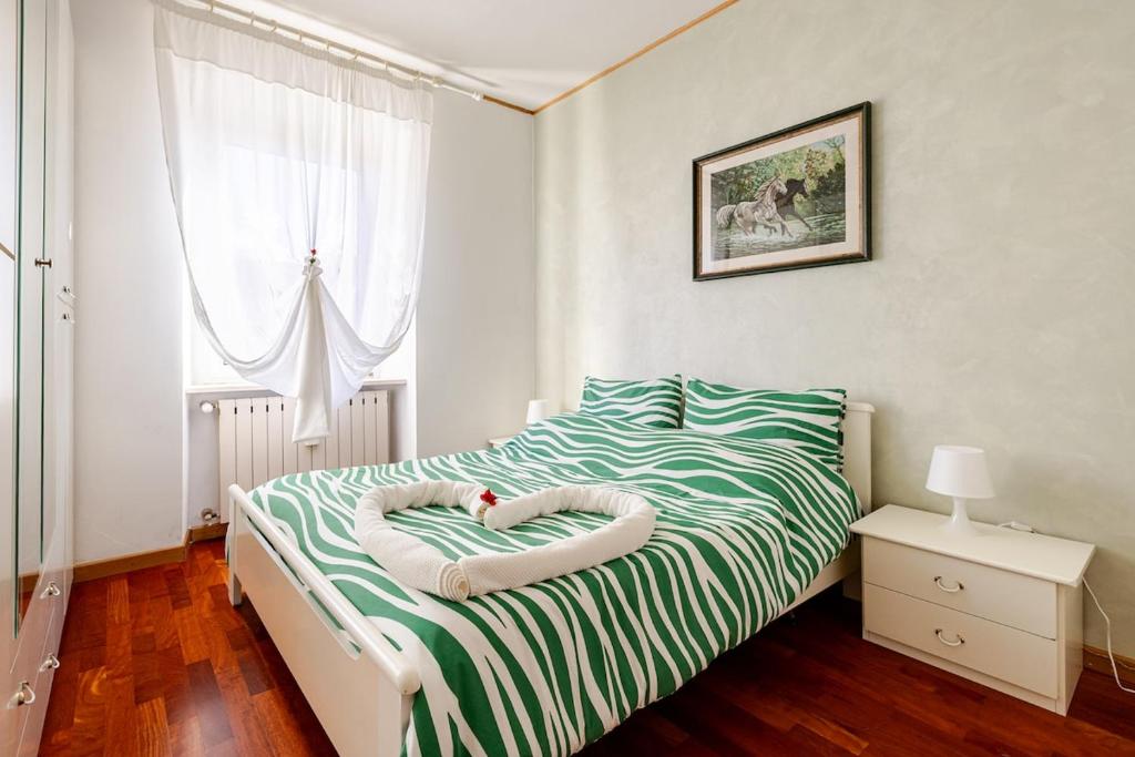a bedroom with a bed with two heart shaped towels at Trieste Sweet in Trieste