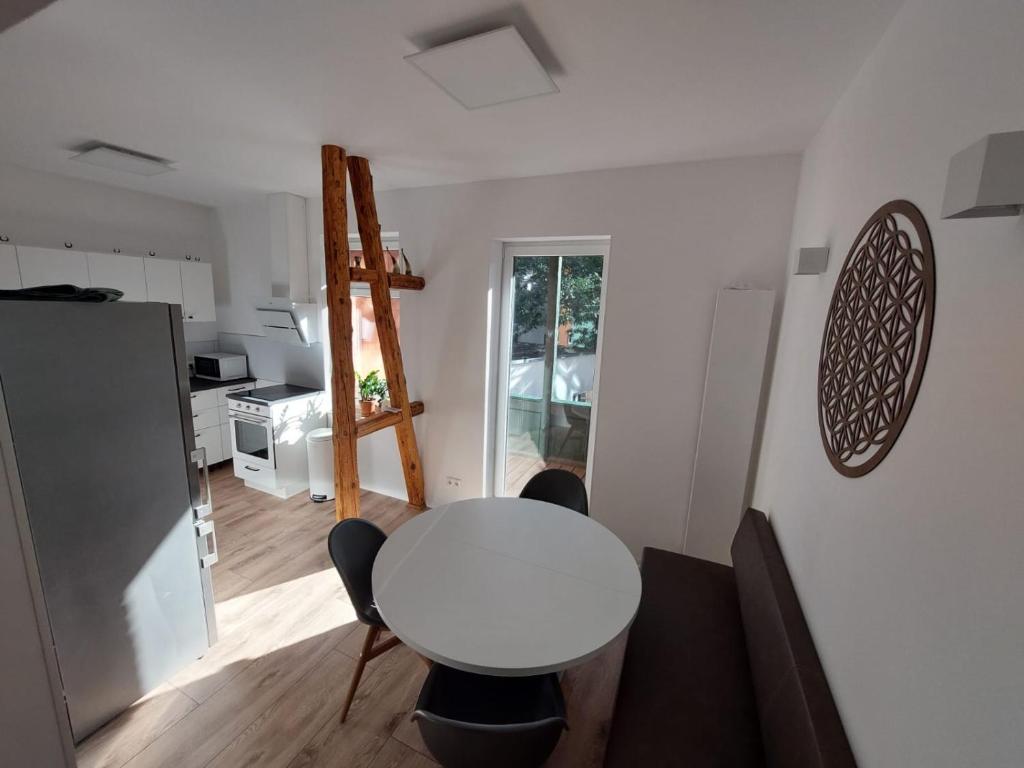 a white table and chairs in a room with a kitchen at City Residenz Jena - modern, groß, ruhig, zentral, 2 Balkone, 4 Zimmer, Küche, Bad in Jena