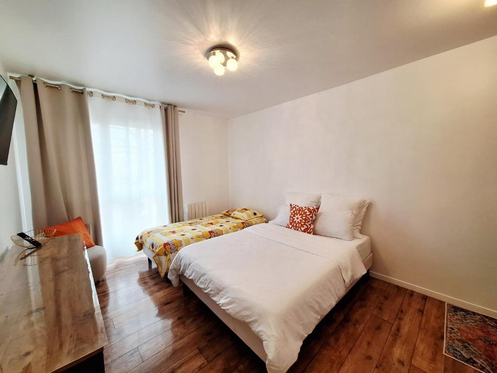 a small bedroom with a bed and a couch at Studio ALPHA - non-smoking studio - 3min by train to Disney OR 30min walk - 5min walk to "Val d'Europe" train station in Montévrain