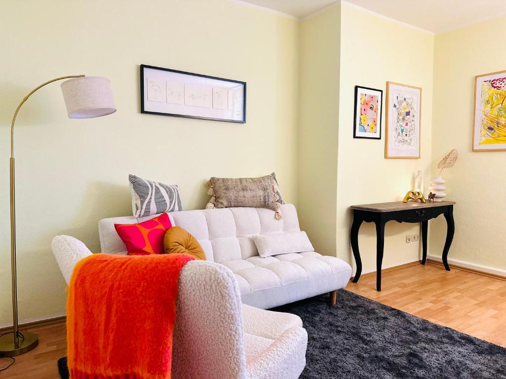 a living room with a couch and a table at KÜCHWALDBLICK Designsuite in Chemnitz