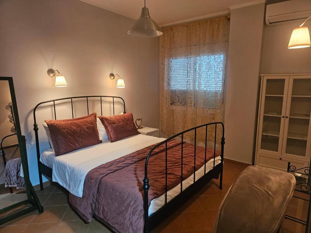 a bedroom with a bed and a window at Sunny And Waves Apartment in Golem