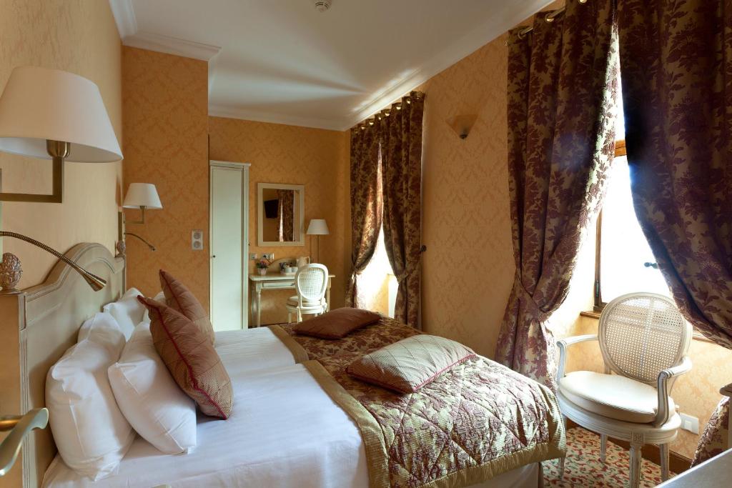 a hotel room with a bed and a window at Auberge Saint Pierre in Le Mont Saint Michel