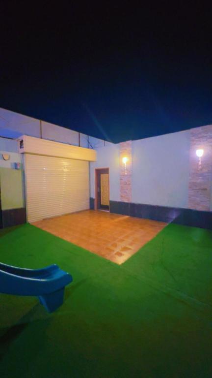 an empty garage with a wooden floor and a basketball court at شاليهات واحة لافندر in Taif