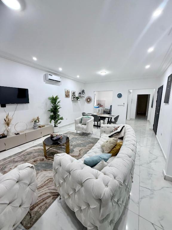 Televizorius ir (arba) pramogų centras apgyvendinimo įstaigoje RNB homes