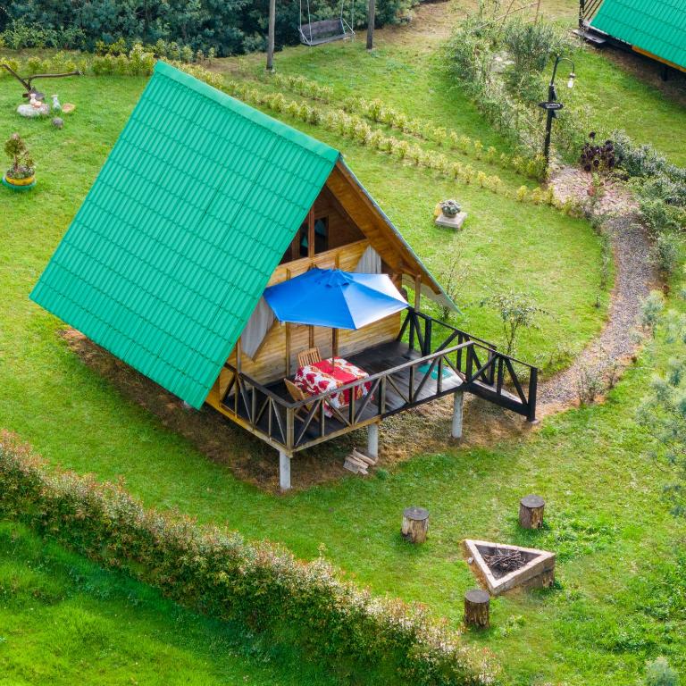 an overhead view of a house with a green roof at Glamping las 4 estaciones in Guatavita