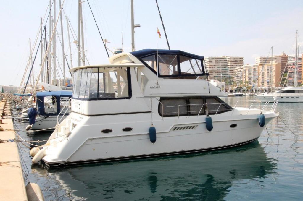a white boat is docked in a harbor at Vilamoura -Boat in Quarteira