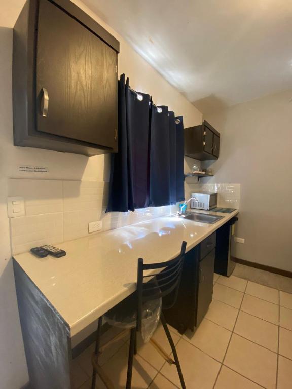 a kitchen with a counter with a chair in it at Tlaxcala Apartment # 5 in Ciudad Obregón