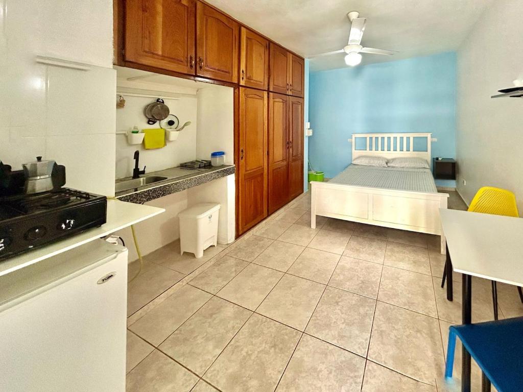 a kitchen with a bed and a table in a room at PC 5 a 50 mts de la playa in Río San Juan