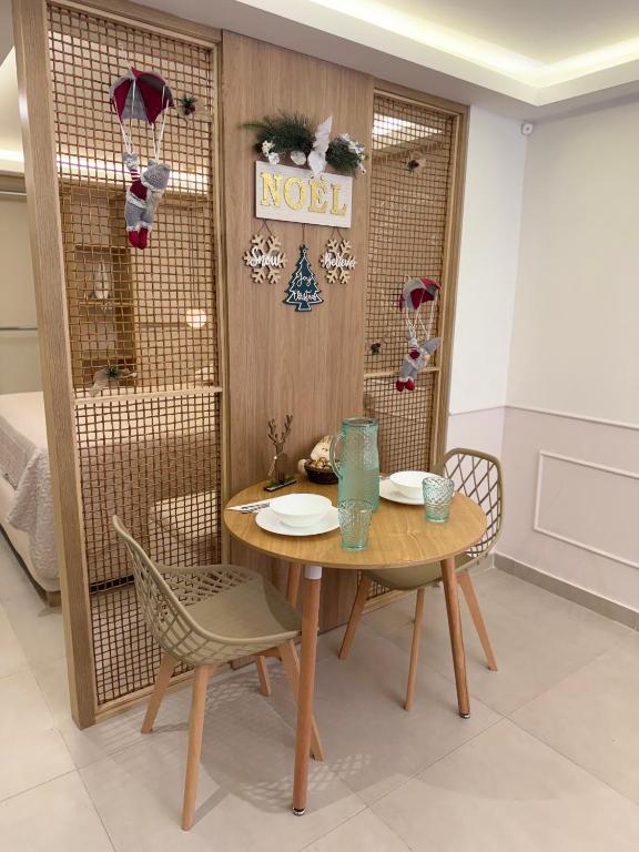 a table and chairs in a room with a north sign at Aerobeach Apartments in Cartagena de Indias