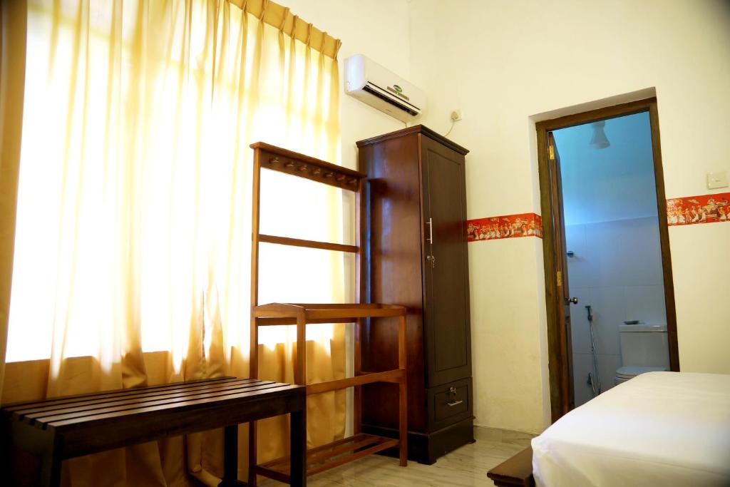 Postel nebo postele na pokoji v ubytování Kandy Moon Hills Hotel