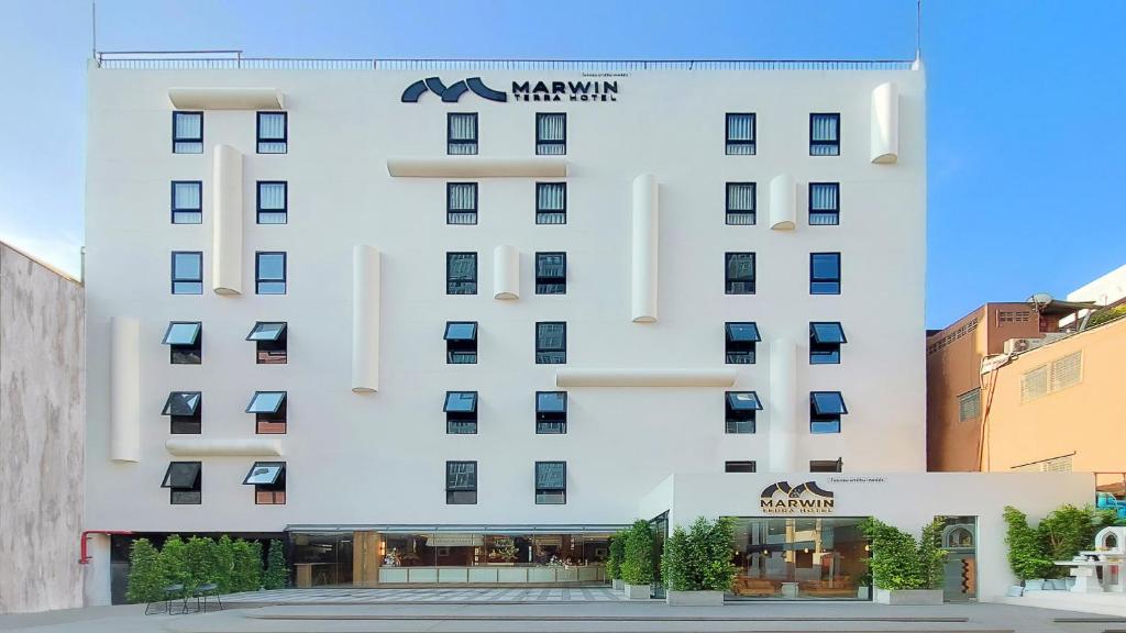 eine Darstellung eines Hotels mit einem Gebäude in der Unterkunft Marwin Terra Hotel in Bangkok