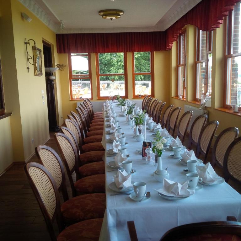 Restaurace v ubytování Berg-Gasthof Honigbrunnen