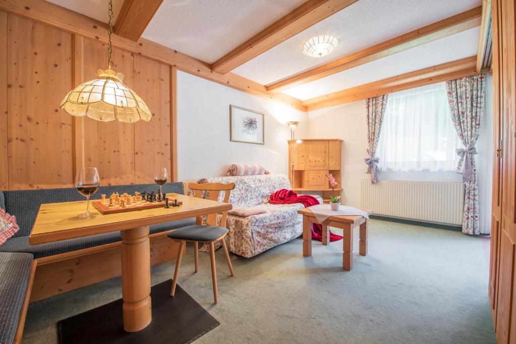 Postel nebo postele na pokoji v ubytování Landhotel Älpili