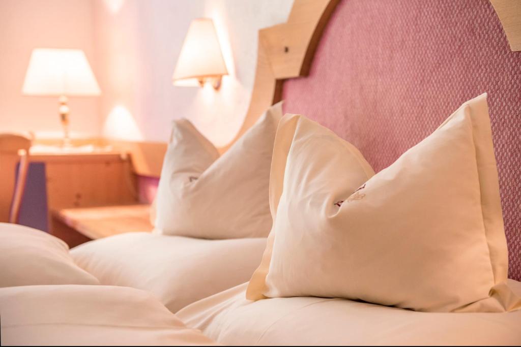 Postel nebo postele na pokoji v ubytování Landhotel Älpili