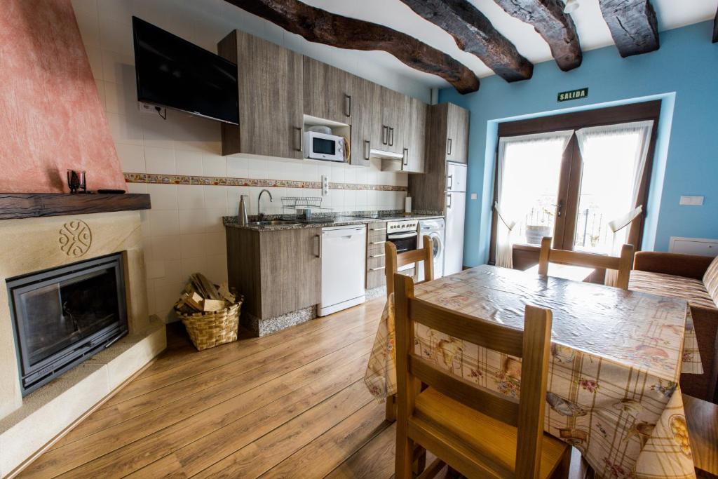 Una cocina o zona de cocina en La Dobra de liebana