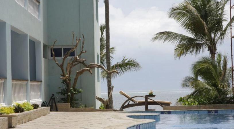 Bazén v ubytování B12 Cowrie Beach Studio Apartment nebo v jeho okolí