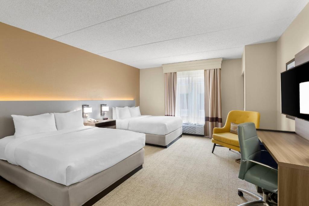 Comfort Suites Near Universal Orlando Resort - 